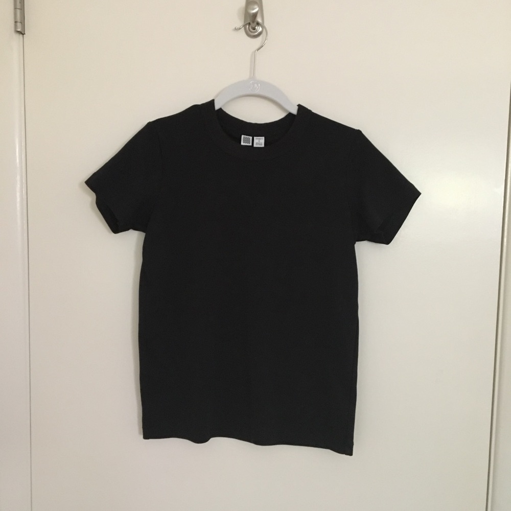nwot uniqlo u black t-shirt
